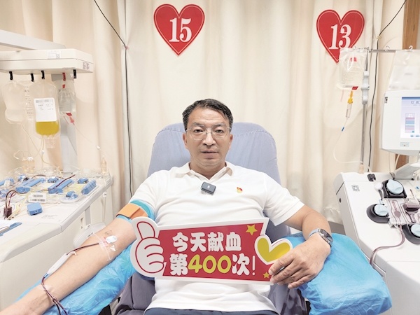献血400次 创武汉纪录 “杭建权，好样的！”