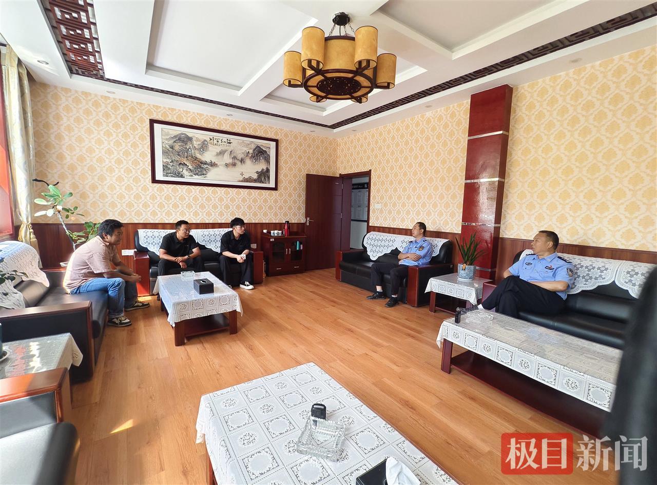 湖北保康高速隧道现惊险一幕：维保人员骑电动自行车穿梭，交警溯源追责涉事公司