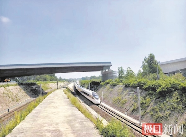 豫冀两地桥梁共舞“高空芭蕾” 四连转+百分钟精准对接  助力京津冀交通提速