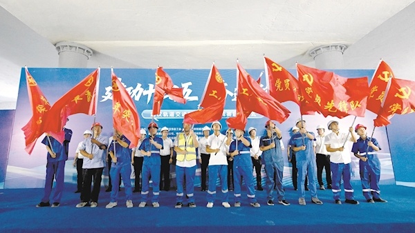 37座车站已有33座完成主体  首开段冲刺明年通车 4300名工友奋战亚洲最长地铁环线