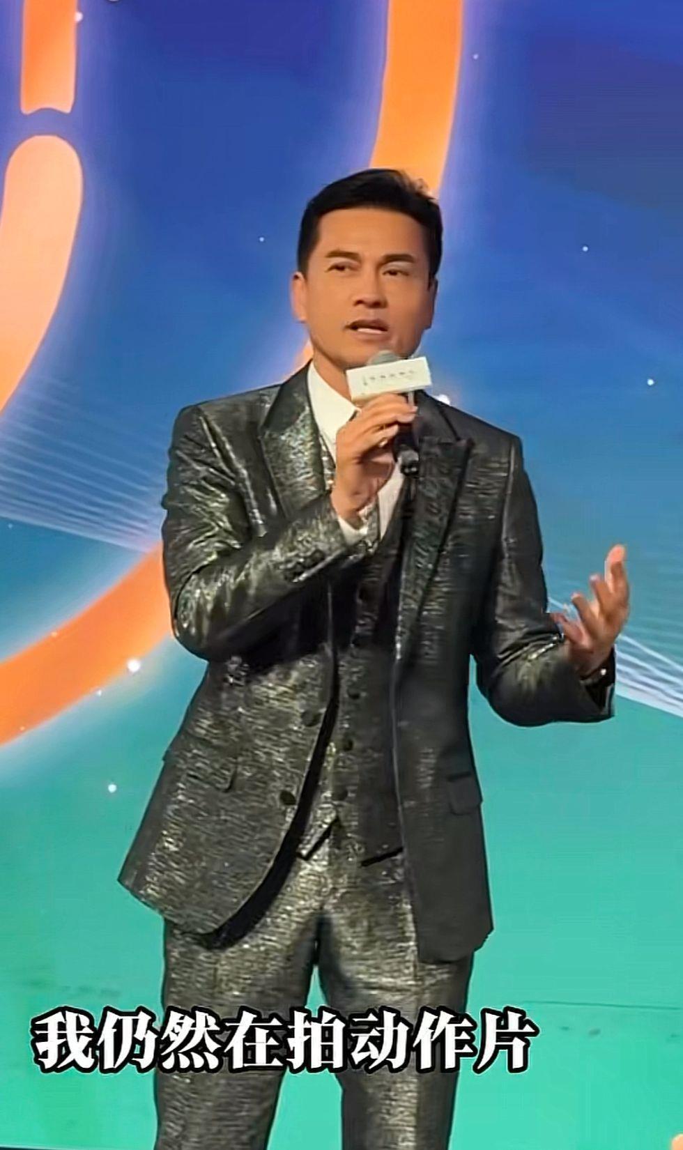 演员吕良伟透露“今年我70岁了”，他成名于1980年版《上海滩》，因驻颜有术备受关注，被评“70岁的小伙子”