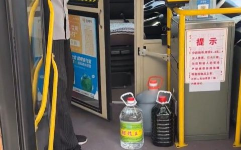 沈阳客运集团回应“大爷带三大瓶液体乘公交被拒载”：无法确定液体是否安全时，司机有权拒载并报警