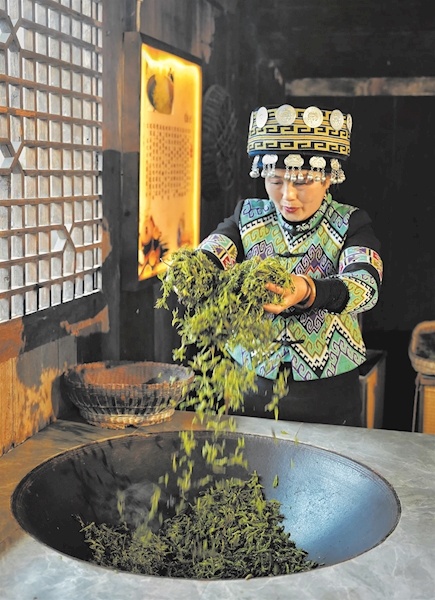 商海女强人返乡当茶农 “藤茶姐姐”近600条短视频带火土家藤茶