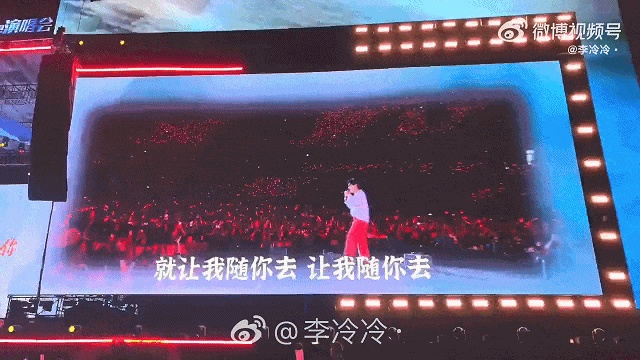 突发！歌手杨宗纬意外从舞台跌落，观众称已被救护车带走，表情很痛苦，无法行走，演唱会已暂停