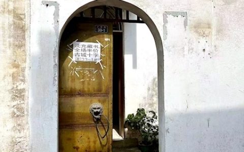 为筹钱买钢琴捐给社区老年大学 安徽老人半价出售儿子生前满屋藏书