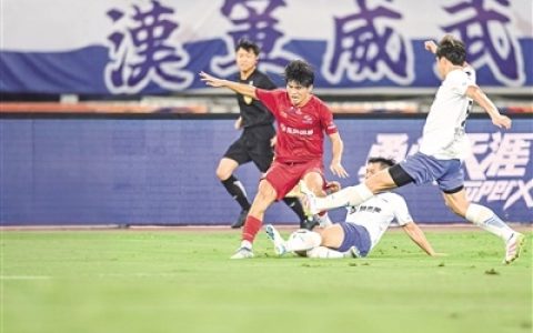 汉超激情揭幕，首战轰出“世界波” 46780人观赛，创下中国业余足球赛事上座第二高纪录