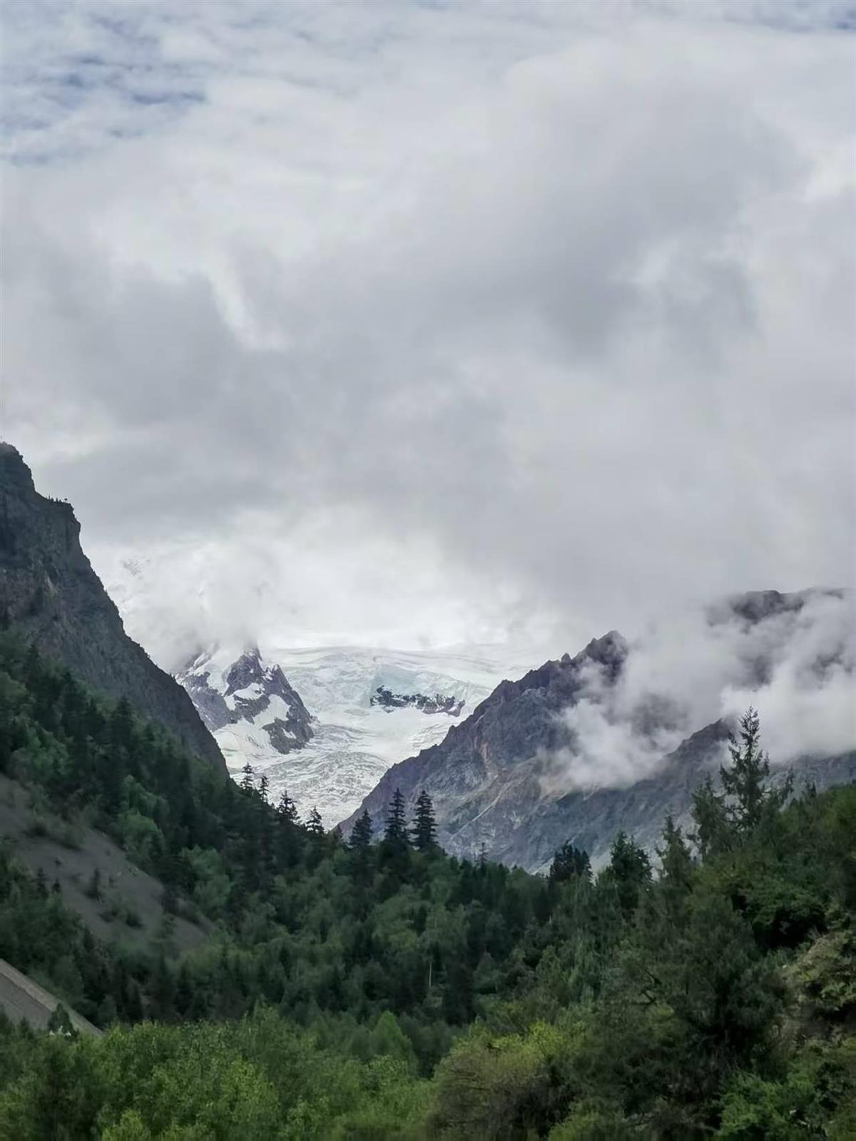 武汉夫妇开出租车自驾3200公里到西藏：最美的风景都在路上