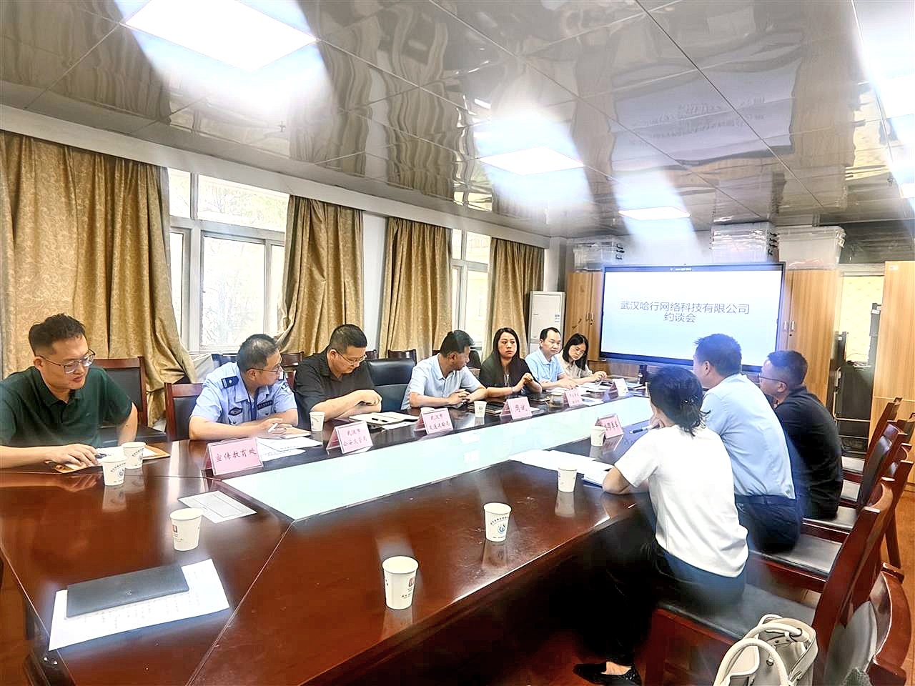 哈啰单车“一码多车”超量投放 武汉市三部门约谈单车公司负责人