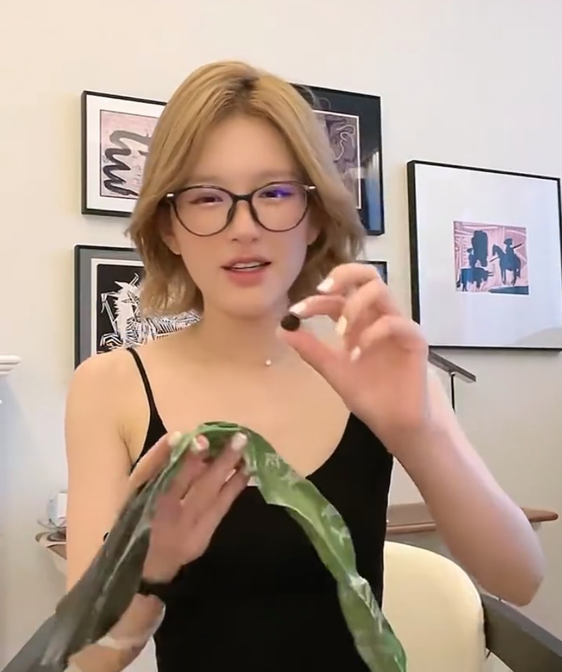 赵露思控诉经纪公司“不给看病，给我驱魔”！自曝被合伙人起诉，以后不会再开甜品店