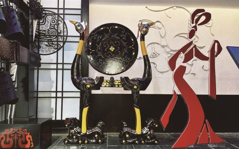 七旬乡村木匠巧手仿制文物 一天手搓三套“虎座鸟架鼓”