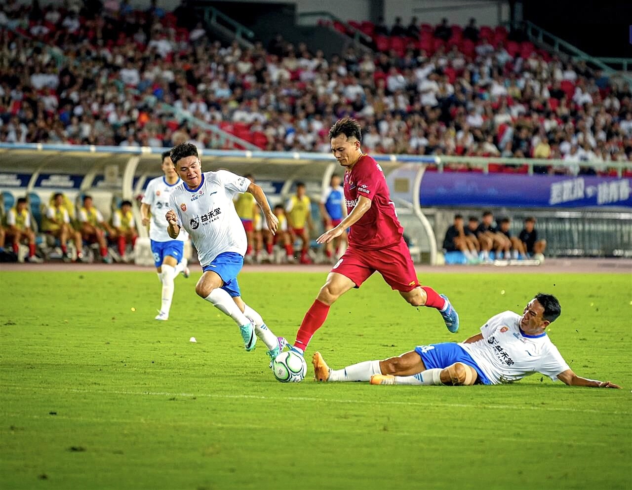 汉超激情揭幕，首战轰出“世界波” 46780人观赛，创下中国业余足球赛事上座第二高纪录