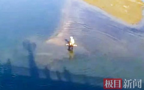 跳河轻生女子漂向深水区，罗田辅警狂奔下河蹚水救人，热心市民接应，众人合力救回一条命