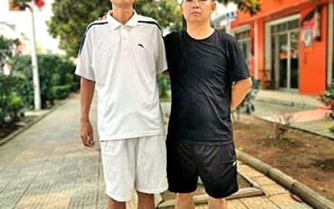 湖北省见义勇为先进胡文刚、刘锋群体 两好汉追停失控轿车勇救三人