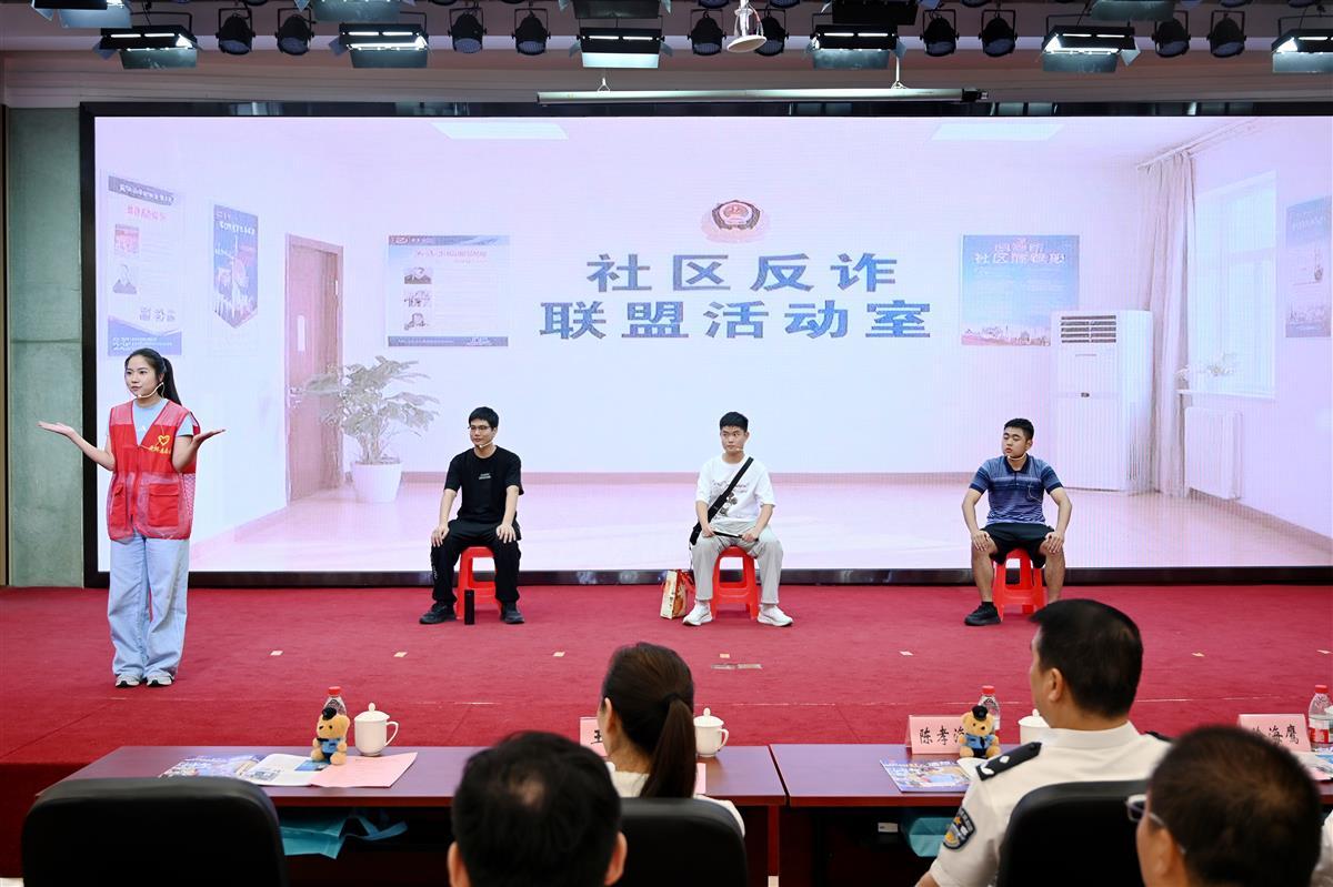 明星袁弘、胡歌“空降”现场！武汉江岸公安“警银社”联动反诈宣传超燃