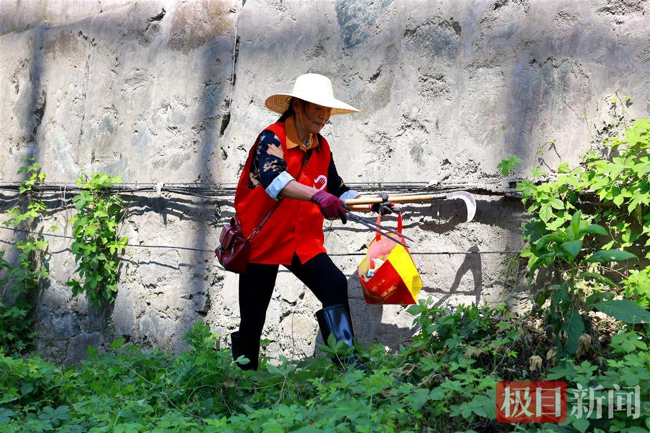 丹江口市库区环保志愿者：没有比守水更大的事