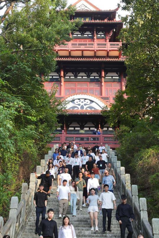 2025世界斯诺克武汉公开赛开杆，国际球星赛前云集东湖