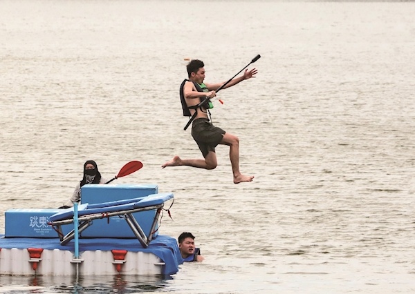 凌波追光游船夏日首航 在东湖，看绝美日出