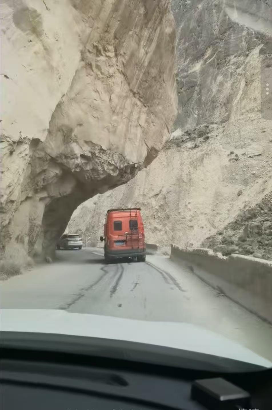 武汉夫妇开出租车自驾3200公里到西藏：最美的风景都在路上