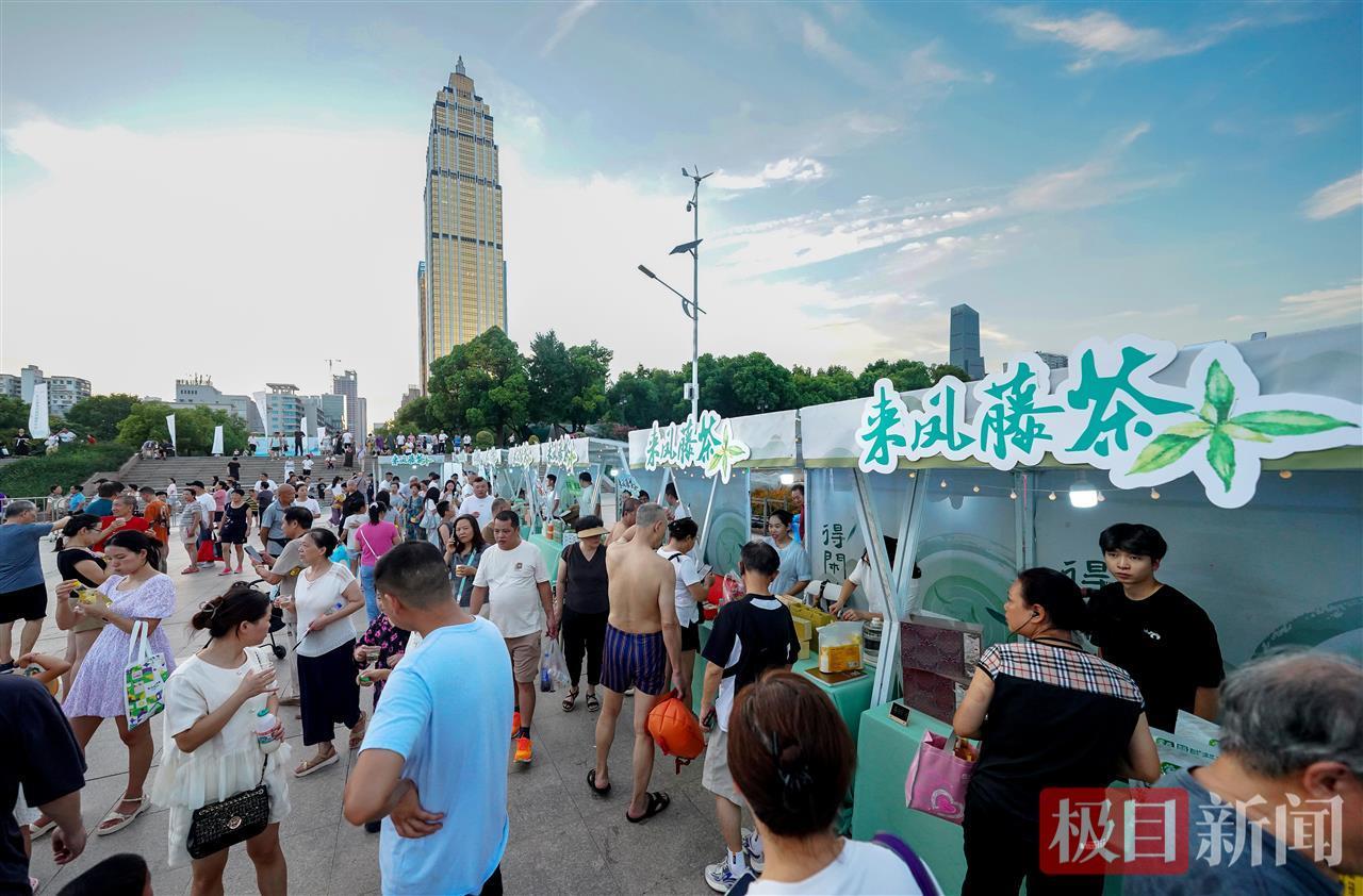 璀璨灯光辉映两江四岸 土家神茶香溢英雄之城——第三届来凤国际藤茶大会武汉会场盛大启幕