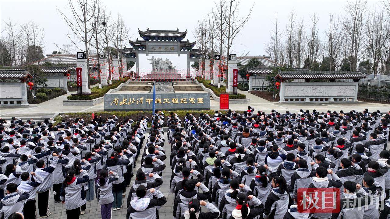 丹江口市库区环保志愿者：没有比守水更大的事