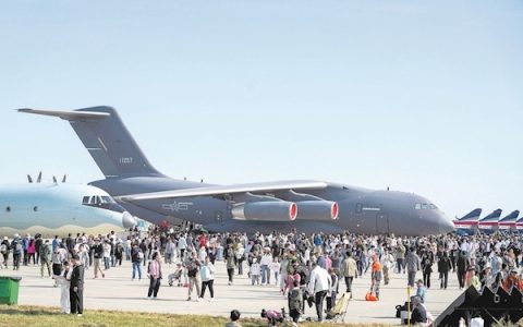 极目新闻记者实探2025长春航空展 数以万计的观众近距离感受神兵利器