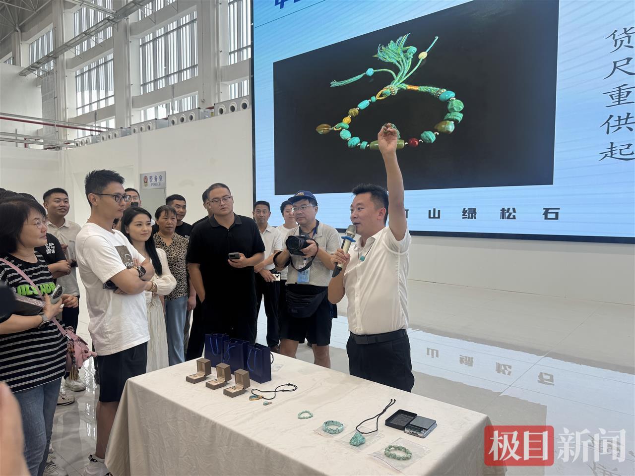 活力中国调研行｜竹山绿松石：一颗“绿宝石”带活近百亿产业，全球九成份额藏在这