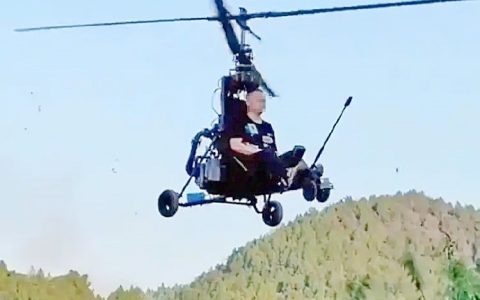 网红“唐飞机”直播时坠机遇难 当地已对其持照、空域审批等展开调查