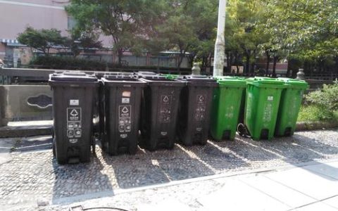 乡镇集镇实现“撤桶并点+摇铃收灰”，今年改造升级27座垃圾压缩站——农村人居环境焕然一新