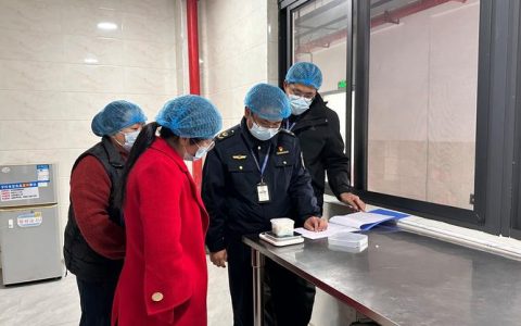 沔城市场监管所护航师生“舌尖上的安全”