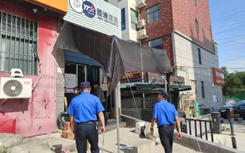 13分钟往返紧急取证 城管队员搭建考生“移动应急站”