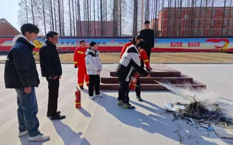 仙桃四中举行“9·18”安全教育活动：疏散演练结合消防实操，筑牢校园防线