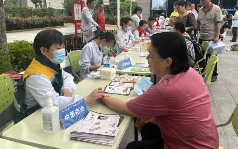 市一医专家团走进郑场送健康