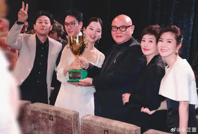 辛芷蕾发文配18宫格图：有梦想谁都了不起