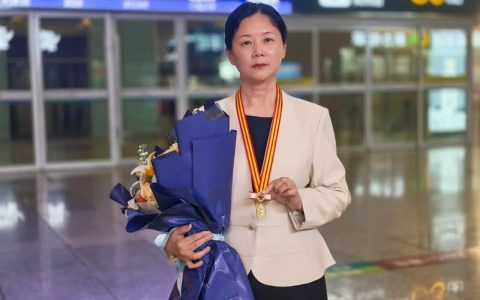 欢迎回家！湖北首位南丁格尔奖章获得者冯玲载誉归来