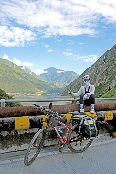 湖北女大学生打工筹措旅行费 23天骑行川藏线体验雪域大美