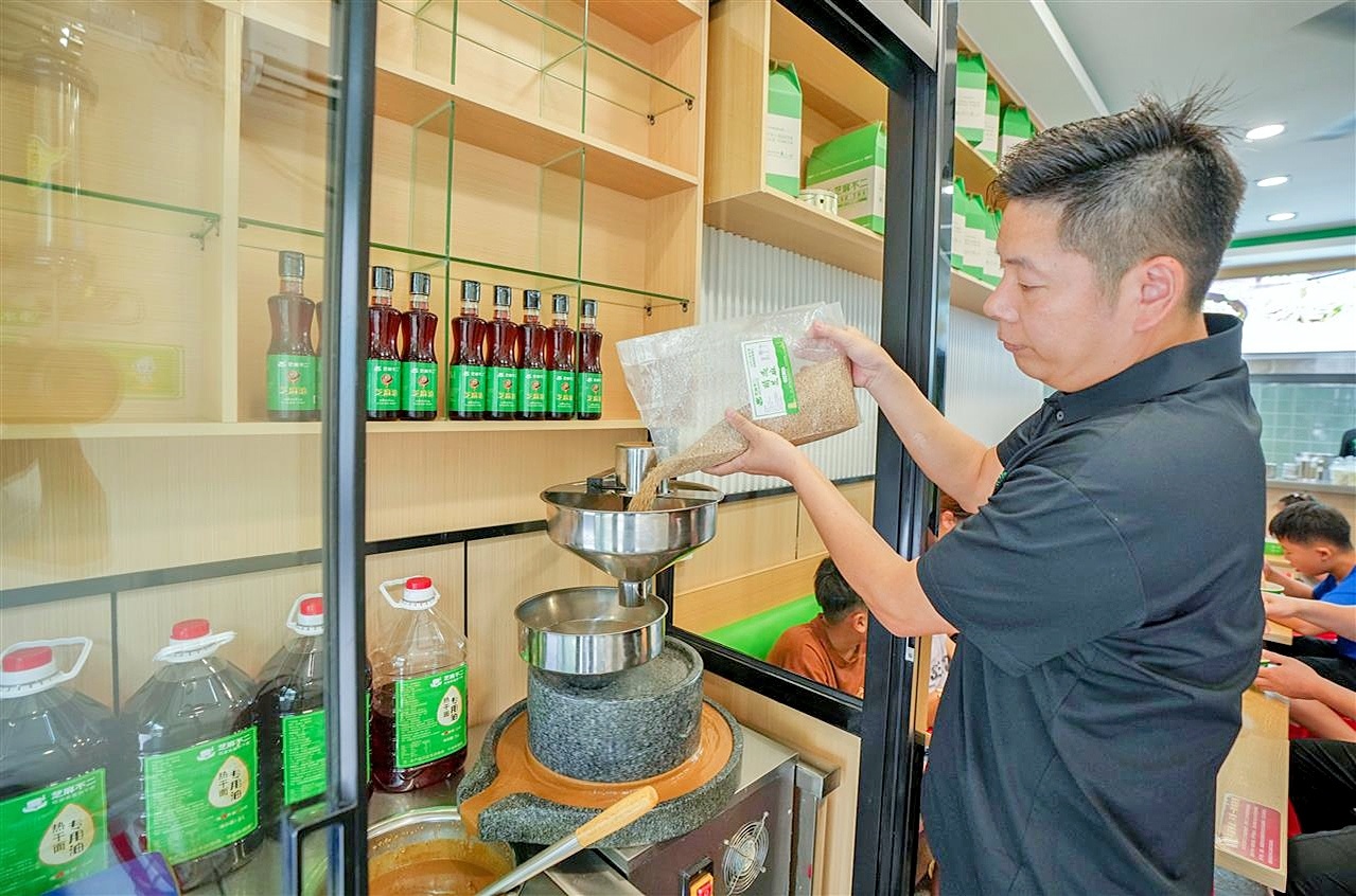 黄陂老板做出口碑爆棚热干面 用极致标准保证品质  以不凡匠心立下标杆