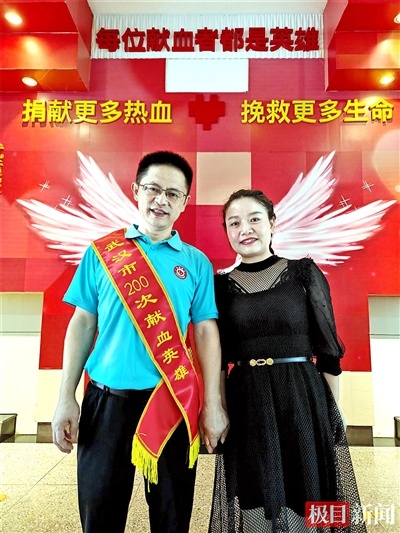 “树林”在汉献血13年带出一片“公益林” 一群热血好友组团献爱心为他庆祝生日