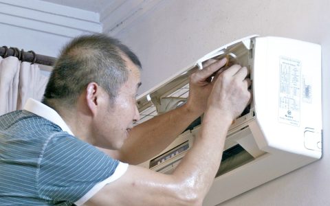 “既然承诺了，就一定要做完” 空调维修工免费为江夏环卫工清洗空调