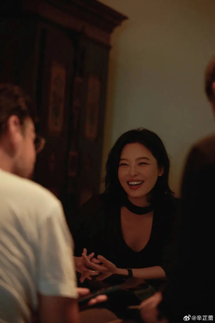 辛芷蕾发文配18宫格图：有梦想谁都了不起