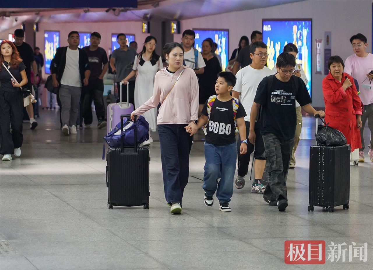 2025年全国铁路暑运圆满收官