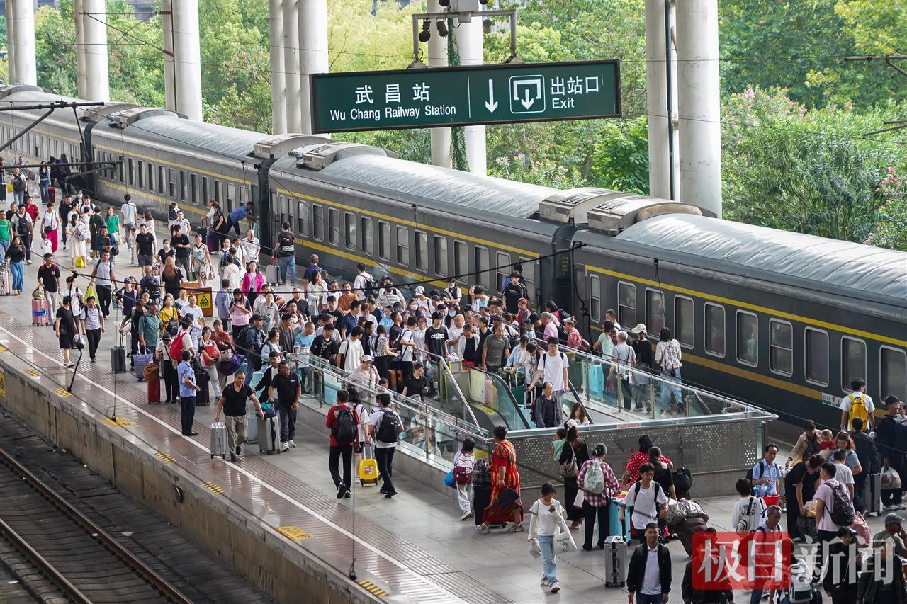 2025年全国铁路暑运圆满收官