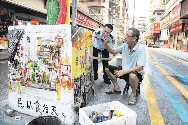 120幅作品见证居民幸福生活变迁 武汉退休教师在小巷墙绘人间烟火