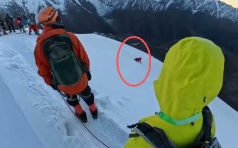 那玛峰拍照坠崖男子遗体已转运下山