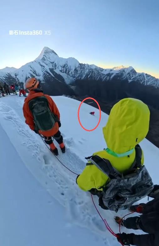 那玛峰拍照坠崖男子遗体已转运下山