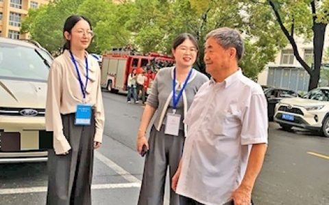 75岁老人昨日参加全国法考 直言法律工作一直是他的兴趣