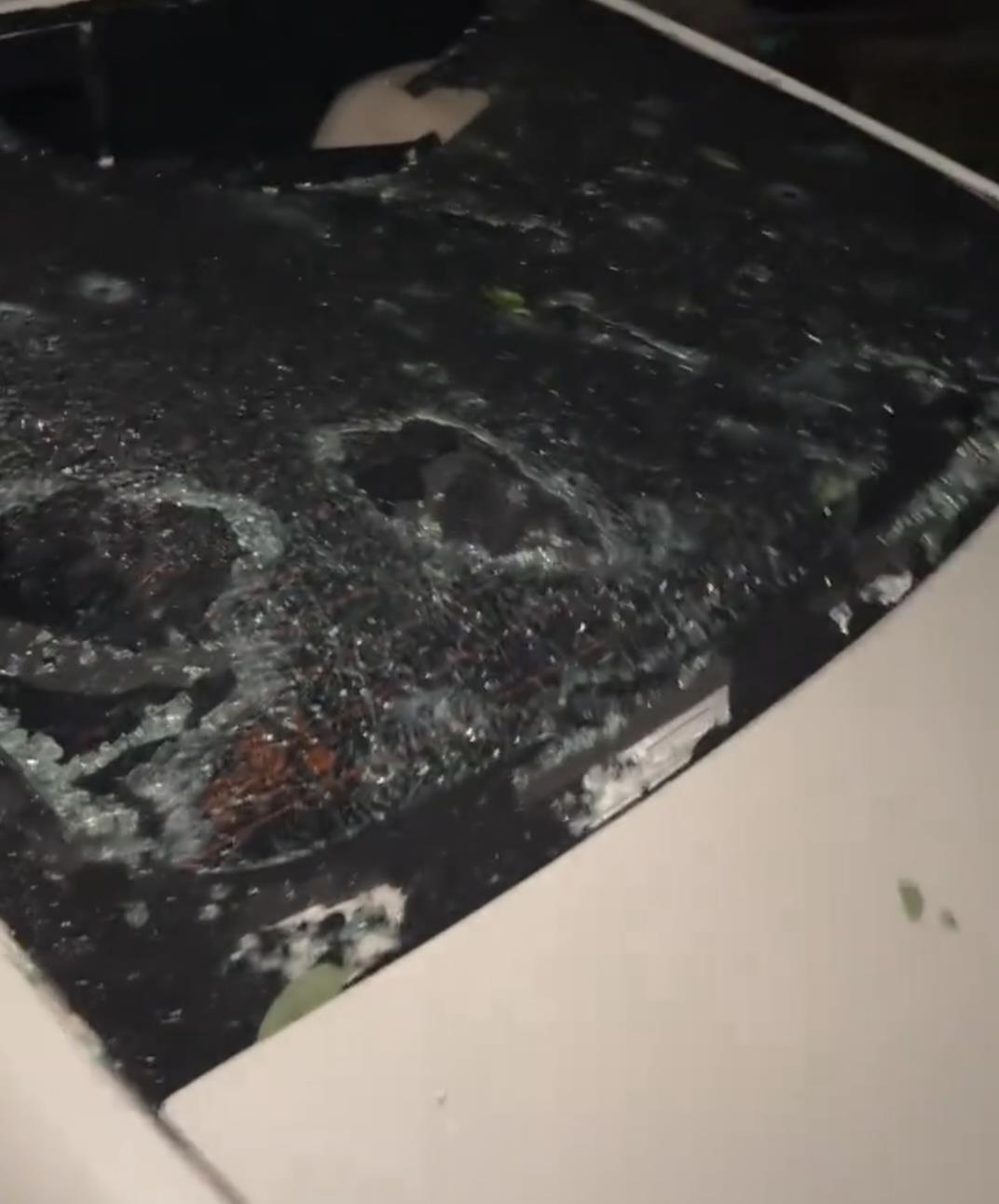 北京多地遭大风冰雹天气：私家车挡风玻璃被砸出窟窿，树木倒伏侵入地铁限界致列车延误