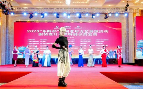 银发超模惊艳T台