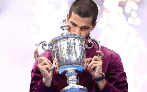 阿尔卡拉斯美网夺冠，斩获500万美元并重返“世界第一”宝座