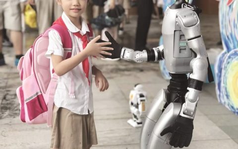 机器人机器狗扎堆亮相开学季