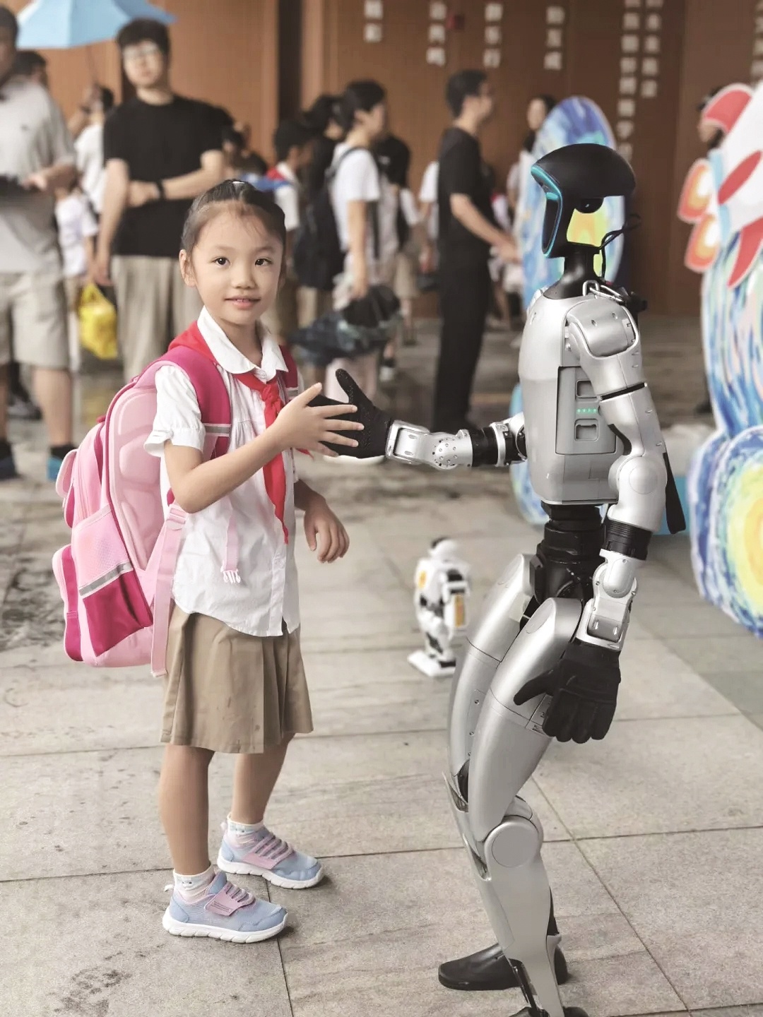 机器人机器狗扎堆亮相开学季